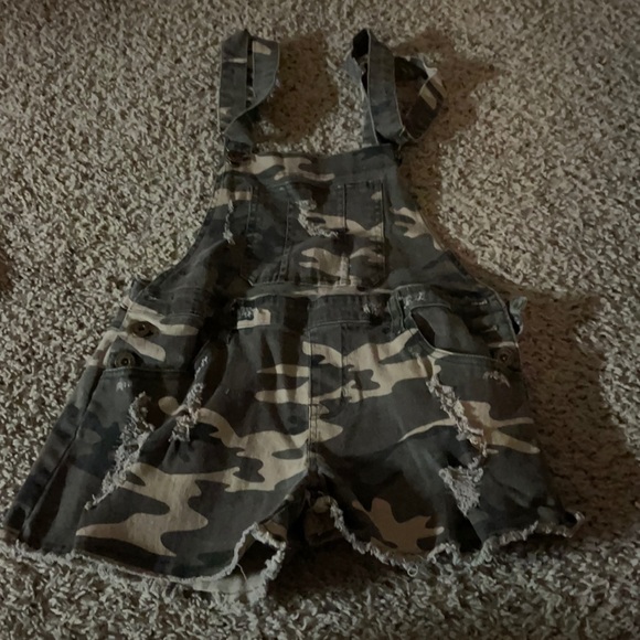 Camo overalls - Picture 1 of 1